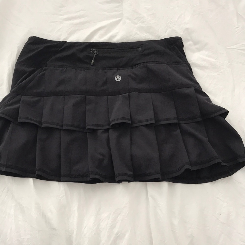 Lululemon tennis skirt with adorable ruffle back detail & zipper pocket